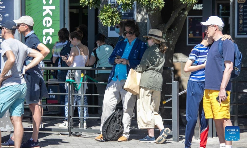 Tourists stand in front of a cable car station's ticket office of Table Mountain in Cape Town, Western Cape Province, South Africa, on April 9, 2022.Photo:Xinhua