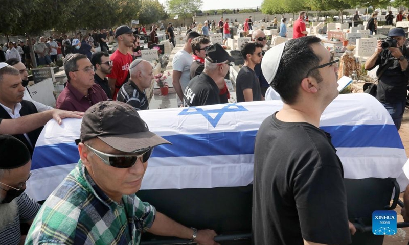 Mourners carry the coffin of a victim during a funeral in Kfar Saba, Israel, on April 10, 2022.Photo:Xinhua
