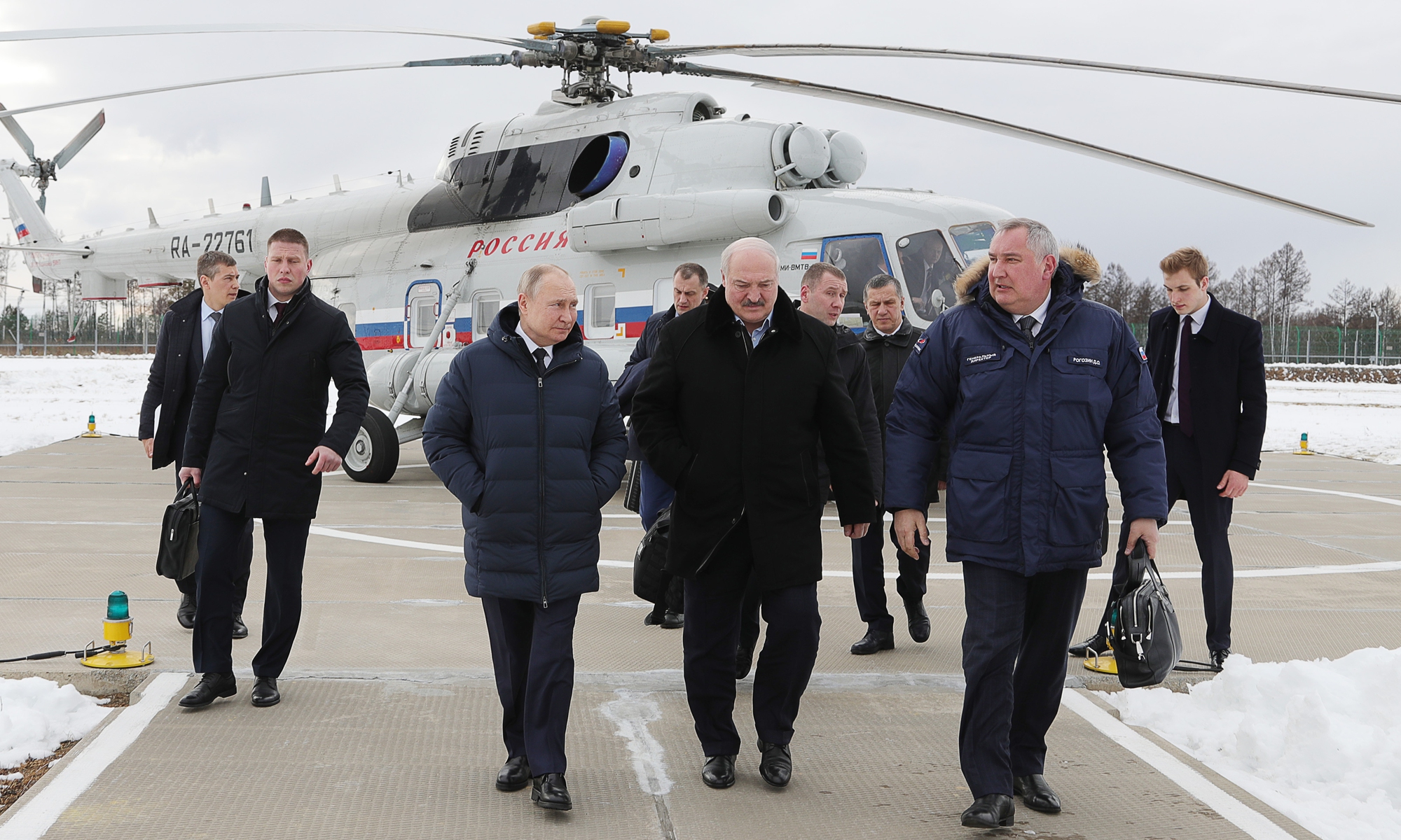 (Left to right, front) Russia's President Vladimir Putin, Belarusian President Alexander Lukashenko and Roscosmos general director Dmitry Rogozin arrive by helicopter at the Vostochny Cosmodrome. Photo: The Paper