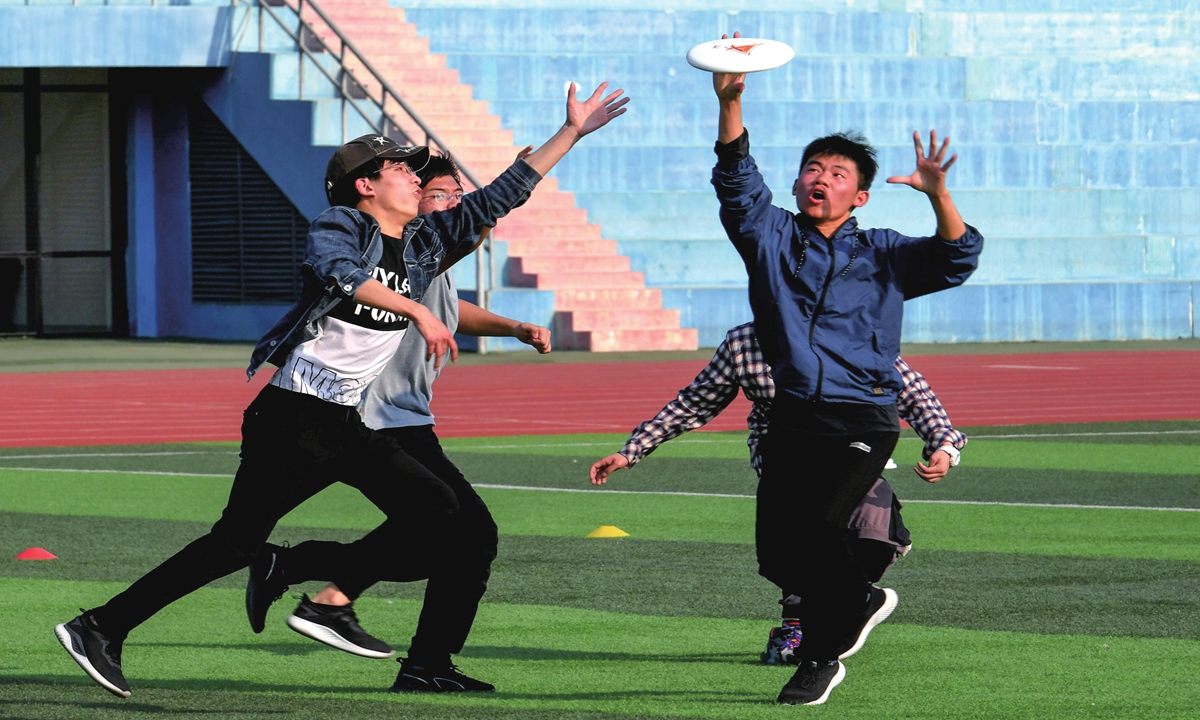 Students from Xiamen University play in a frisbee competition on March 16, 2021. Photo: cnsphoto