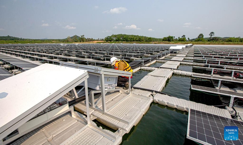 A staff member checks the inverter of the solar floating project in Rayong, Thailand, April 11, 2022. The solar floating project in Rayong province was constructed by Banpu Company of Thailand with support of Chinese technology company Huawei.(Photo: Xinhua)