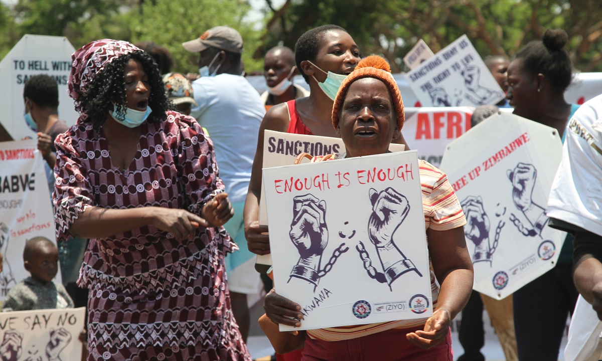 On October 25, 2021 people held a demonstration near the US Embassy in Zimbabwe to protest against Western sanctions against Zimbabwe. Photo: Xinhua