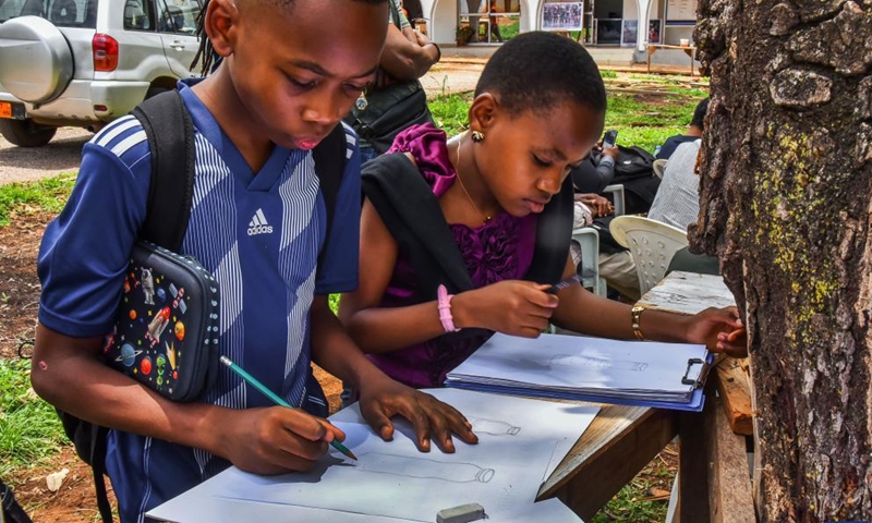 Children learn drawing at National Museum in Yaounde, Cameroon, on April 13, 2022. Celebrations to mark the World Art Day were held in Yaounde from April 12 to April 14.(Photo: Xinhua)