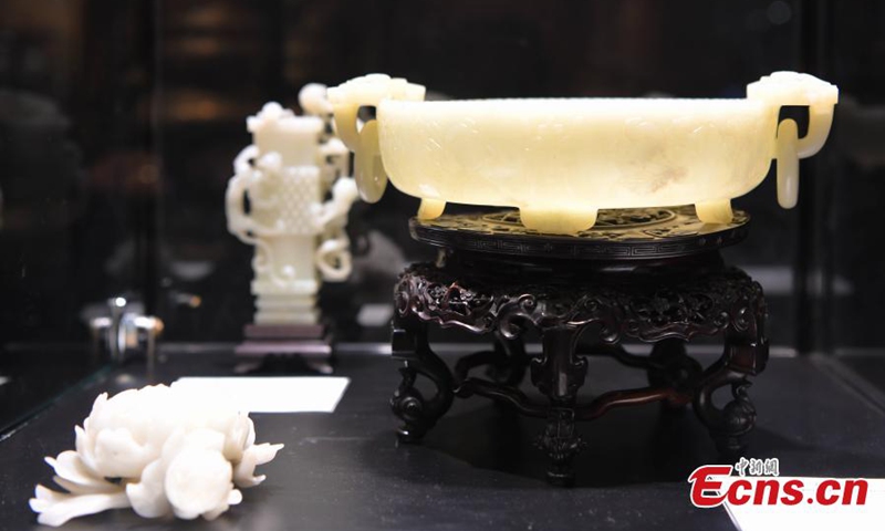 Antiques of the Qing Dynasty (1636-1912) are on display at Drouot auction house in Paris, France, April 14, 2022. They are scheduled to be auctioned on April 15, 2022.Photo:China News Service