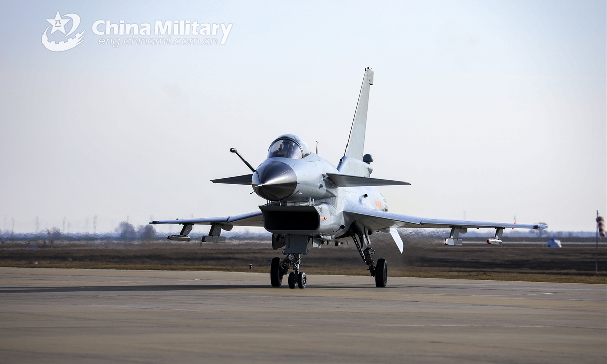 A J-10 fighter jet attached to an aviation brigade under the PLA Central Theater Command taxis on the runway during a daytime flight training exercise which aims to hone the skills of pilots on March 19, 2022.Photo:China Military