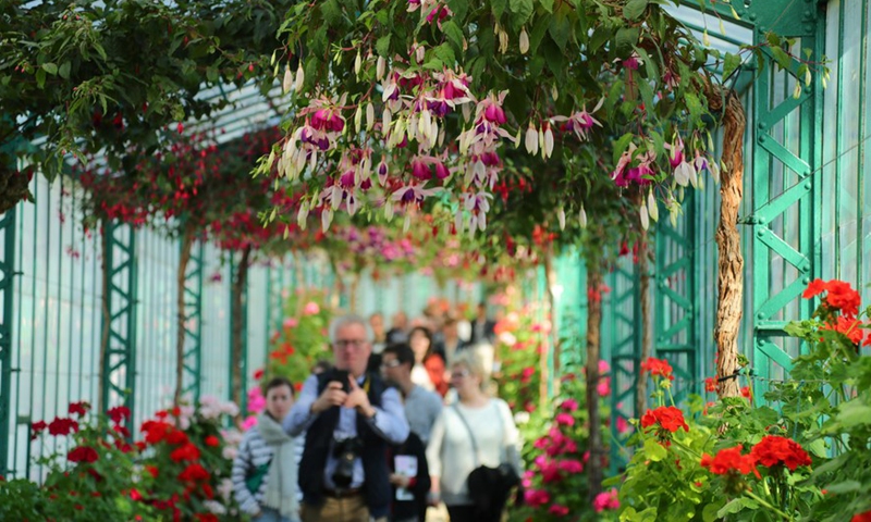 People visit the Royal Greenhouses in Royal Domain in Laeken of Brussels, Belgium, April 16, 2022.Photo:Xinhua