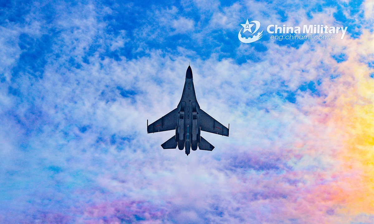 A fighter jet attached to an aviation brigade under the PLA Air Force soars into the sky for an air combat training exercise on March 19, 2022. (eng.chinamil.com.cn/Photo by Cui Baoliang)