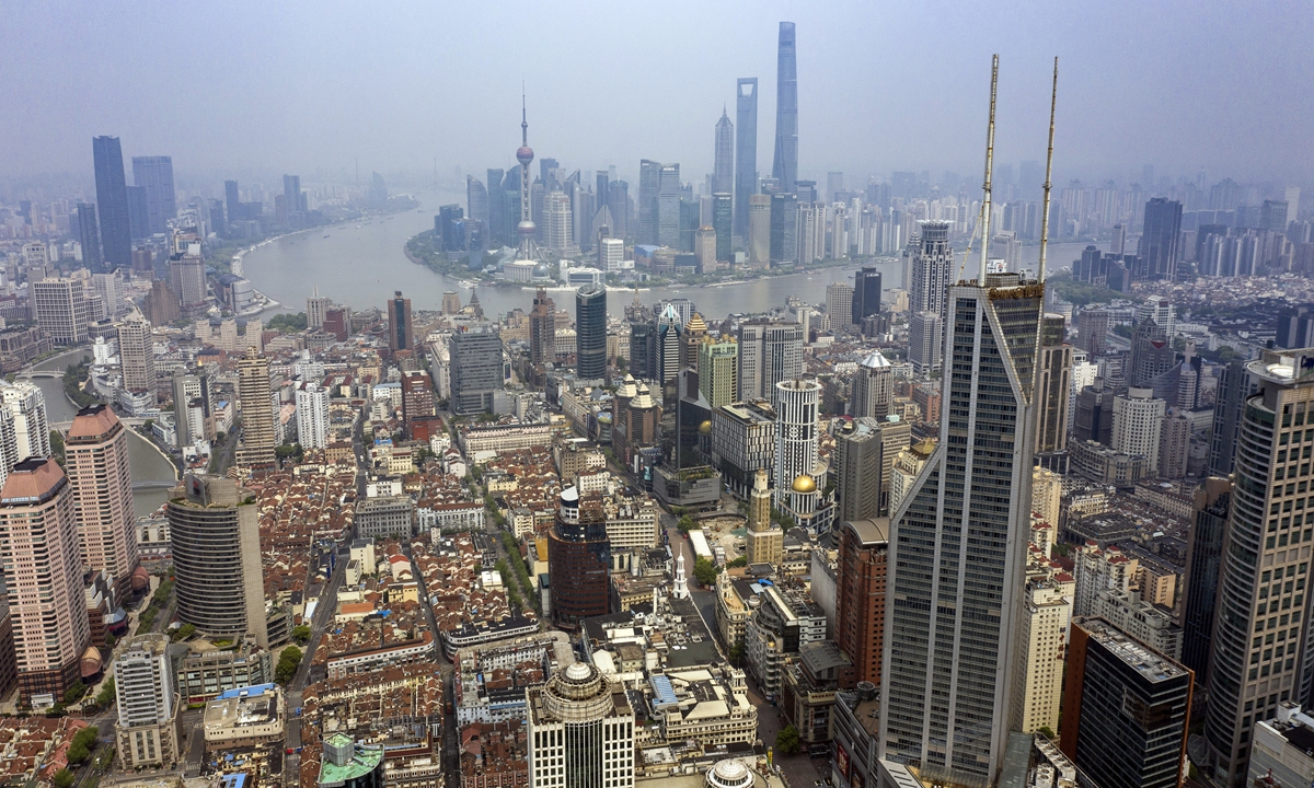 Shanghai streets are nearly deserted on April 19, 2022, as the megacity remains under strict epidemic control management except for the partial resumption in production of certain industries. Photo: VCG