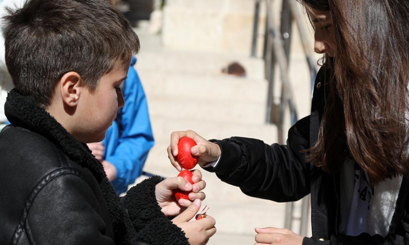 Children tap eggs during the Easter egg tapping event in Vodice, Croatia, April 17, 2022.Photo:Xinhua