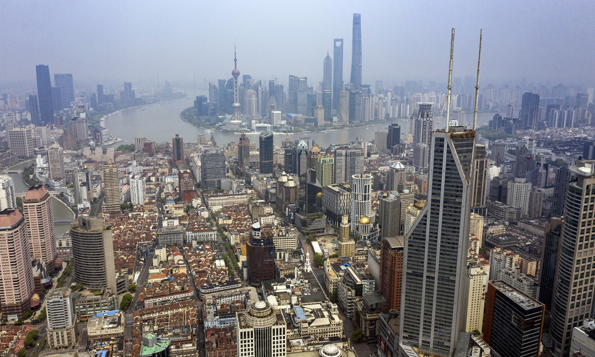 Shanghai streets are nearly deserted on April 19, 2022, as the megacity remains under strict epidemic control management except
for the partial resumption in production of certain industries. Photo: VCG