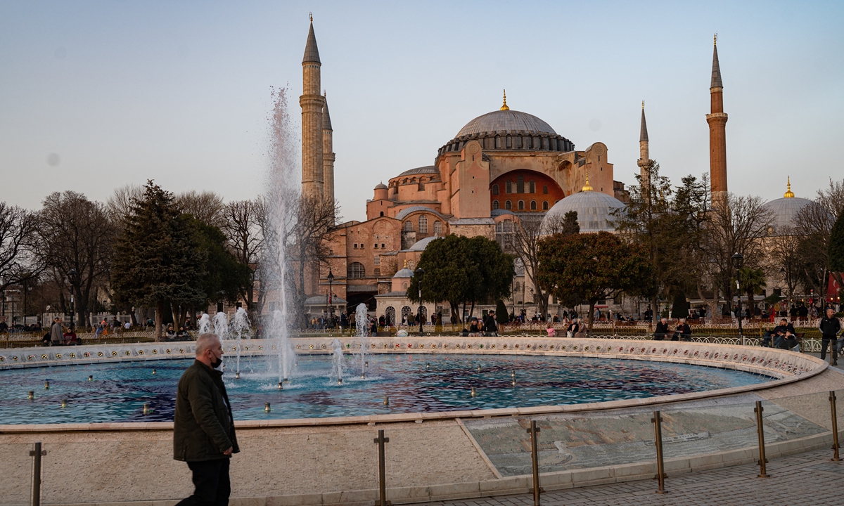 A man walks past the Hagia Sophia Grand Mosque in Istanbul, Turkey on April 1, 2022, on the eve of the first day of the Muslim holy month of Ramadan. Photo: AFP