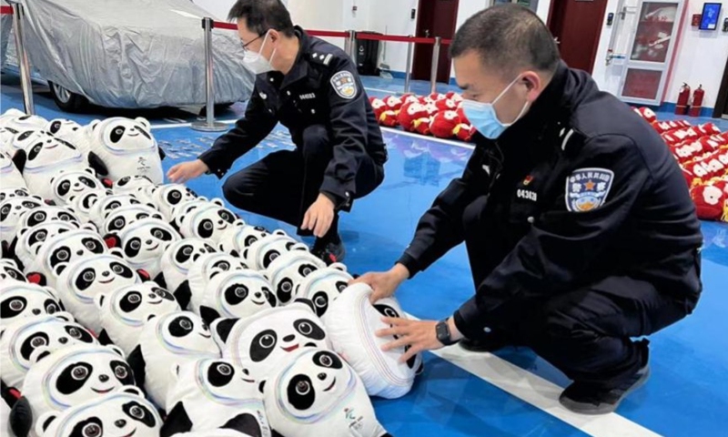 Beijing police seized a batch of fake Bing Dwen Dwen and Shuey Ryon Ryon toys.