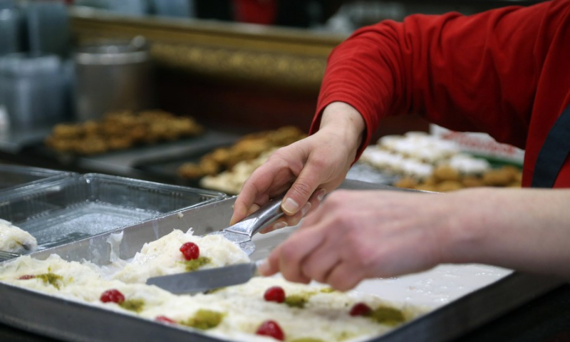 A waitress packs the Turkish dessert Gullac at a bakery in Ankara, Turkey, on April 19, 2022. (Photo: Xinhua)