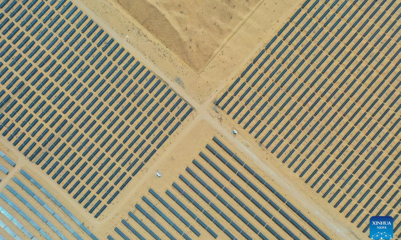Aerial photo taken on April 21, 2022 shows the Dalad Photovoltaic Power Base in Dalad Banner, north China's Inner Mongolia Autonomous Region. Dalad Photovoltaic Power Base, composed of nearly 200,000 photovoltaic panels, promotes ecological management of the desert while utilizing rich solar energy resources in Kubuqi Desert. (Photo: Xinhua)
