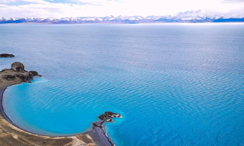 Photo taken with a mobile phone shows the scenery of Lake Namtso in Baingoin County, southwest China's Tibet Autonomous Region, Nov. 20, 2021.Photo:Xinhua