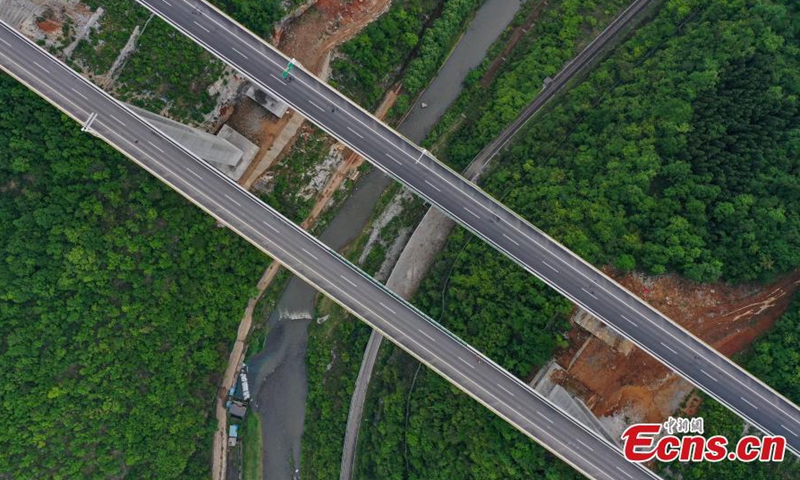Aerial photo taken on April 21, 2022 shows Hezhang-Liupanshui Expressway in southwest China's Guizhou Province.Photo:China News Service
