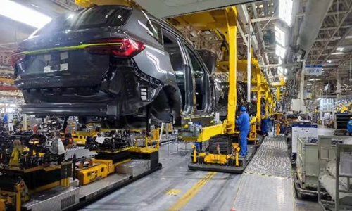 Employees from SAIC Motor work on the production line at Lingang base in Shanghai. Photo: Courtesy of SAIC Motor
