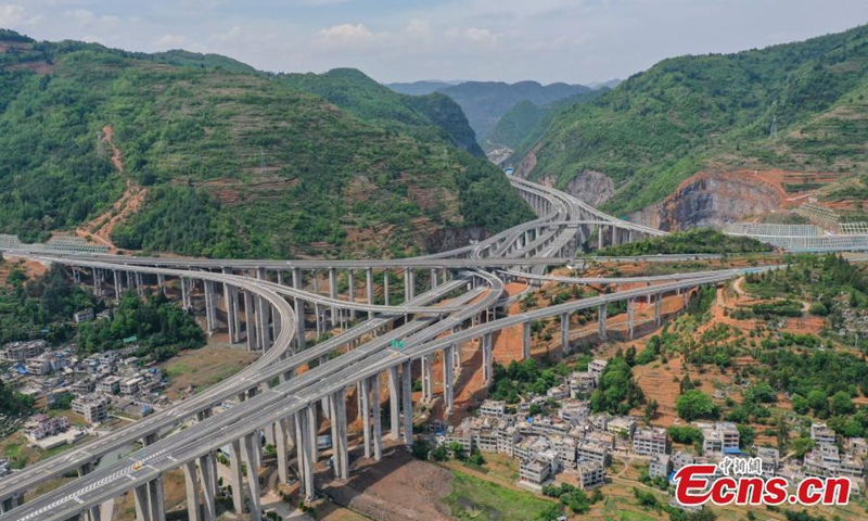 Aerial photo taken on April 21, 2022 shows Hezhang-Liupanshui Expressway in southwest China's Guizhou Province.Photo:China News Service