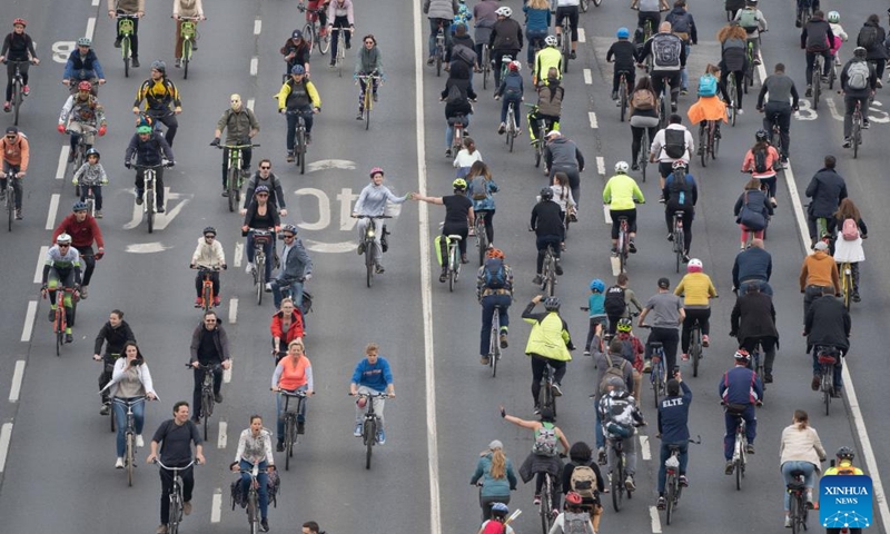 People participate in an event promoting the importance and popularity of bicycle as means of city transportation in Budapest, Hungary on April 23, 2022.Photo:Xinhua