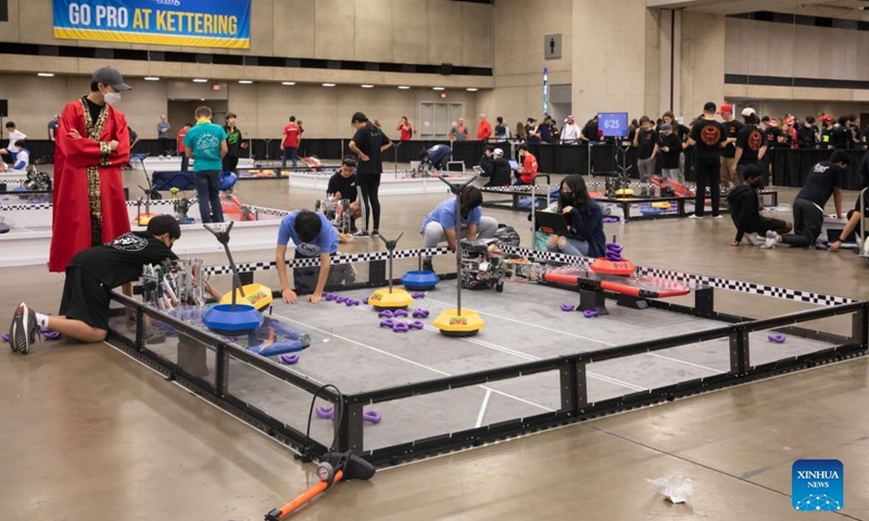 Participants prepare for the 2022 VEX Robotics World Championship in Dallas, Texas, the United States on May 3, 2022. The ten-day 2022 VEX Robotics World Championship kicked off in Dallas on May 3. （Xinhua）