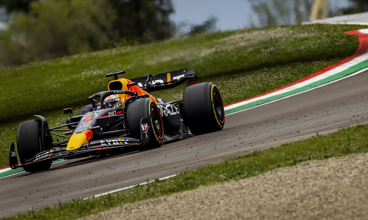 Max Verstappen drives his car during the Emilia Romagna F1 Grand Prix on April 24, 2022 in Imola, Italy. Photo: VCG