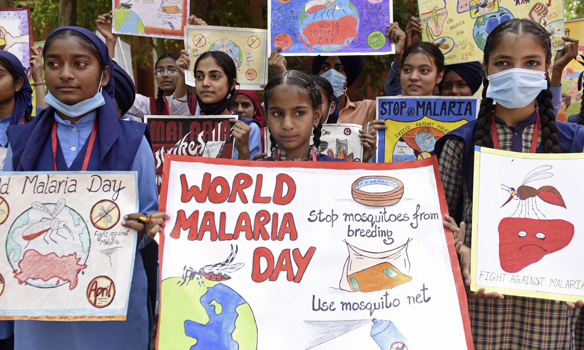 Students hold placards during an event to mark the World Malaria Day at a government hospital on the outskirts of Amritsar, India on April 25, 2022. Malaria remains a deadly disease around the world, primarily affecting children below the age of 5. In Southeast Asia, India is bearing the brunt, accounting for 80 percent of the region's malaria burden, local media said. Photo: AFP
