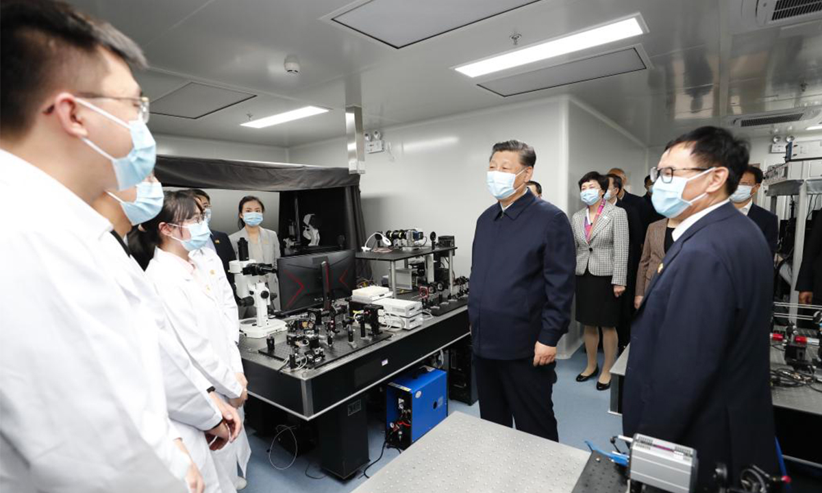 President Xi Jinping talks with teachers and students while visiting a laboratory on imaging and intelligence at Tsinghua University in Beijing on April 19, 2021. Xi visited Tsinghua University ahead of its 110th anniversary. Photo: Xinhua