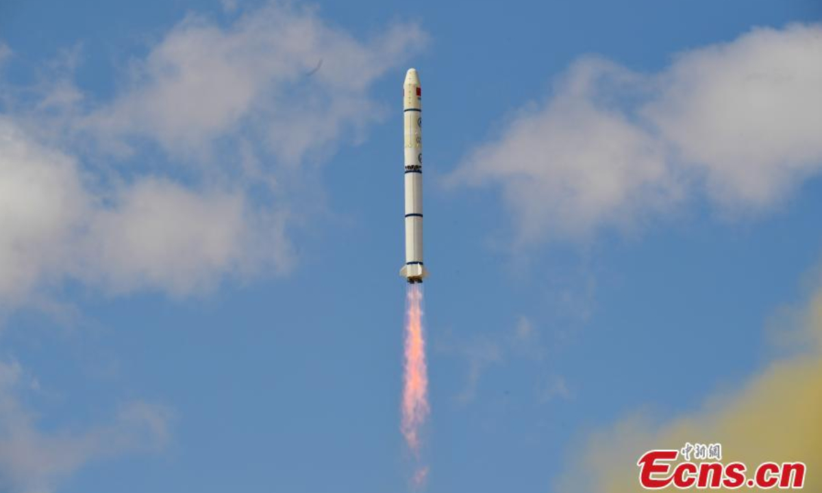 A Long March-2C rocket carrying the Siwei 01 and 02 satellites blasts off from the Jiuquan Satellite Launch Center in northwest China, April 29, 2022. The satellites will provide commercial remote sensing data services for industries including surveying and mapping, environmental protection, as well as urban security and digital rural development. Photo: China News Service
