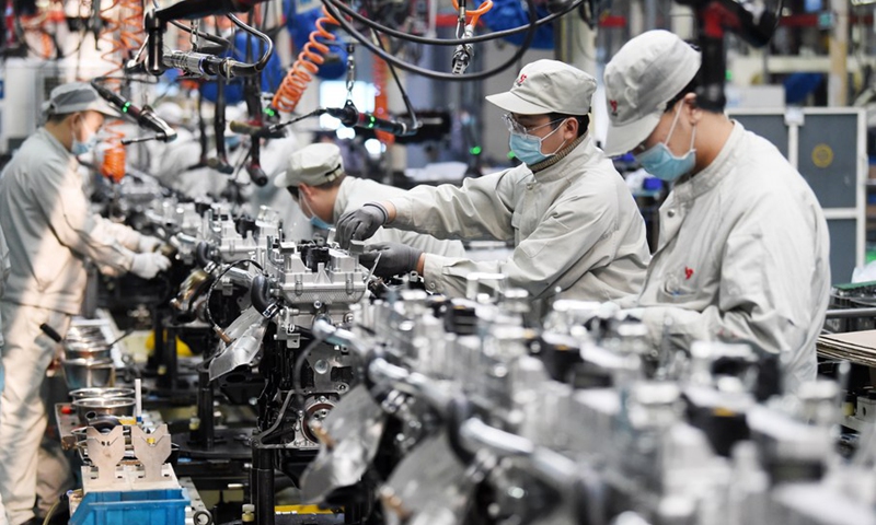 People work at a workshop of Harbin Dongan Automotive Engine Manufacturing Co., Ltd. in northeast China's Heilongjiang Province, Feb. 25, 2021.(Photo: Xinhua)