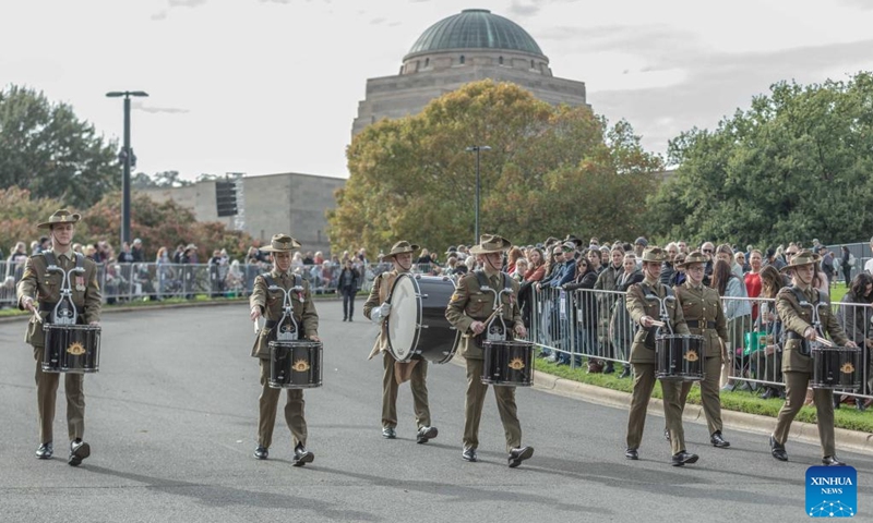 People attend an event marking the Anzac Day in Canberra, Australia, April 25, 2022. Anzac Day, held on every April 25, dates back to a pivotal World War I campaign in 1915 fought by the Australian and New Zealand Army Corp on the shores of Turkey's Gallipoli peninsula.(Photo: Xinhua)