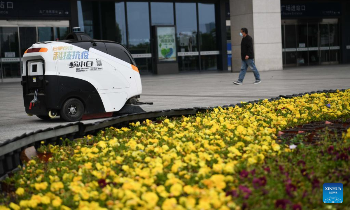 An unmanned floor-cleaning device works around Hefei South Railway Station in Hefei, east China's Anhui Province, April 27, 2022.Photo:Xinhua
