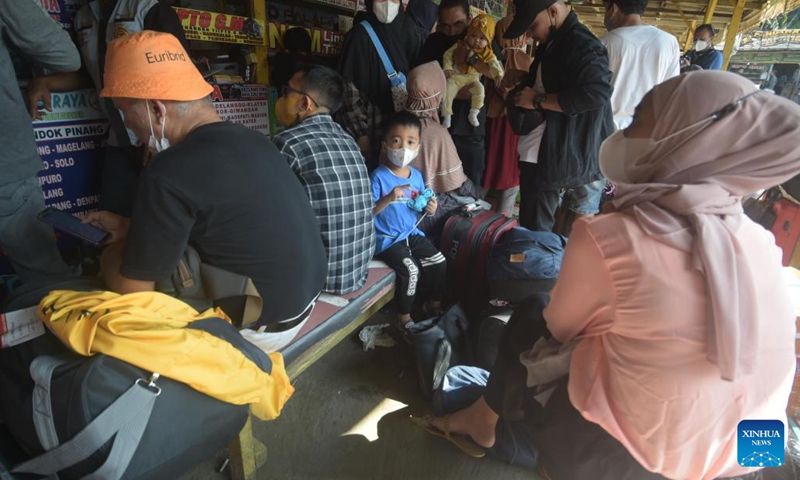 People wait at a bus station during Eid al-Fitr festival in Jakarta, Indonesia, April 25, 2022. The holy month of Ramadan and the celebration of Islamic post-fasting festivity Eid-al-Fitr have been associated with a homecoming tradition locally known as mudik for most of the Indonesian people. (Photo: Xinhua)