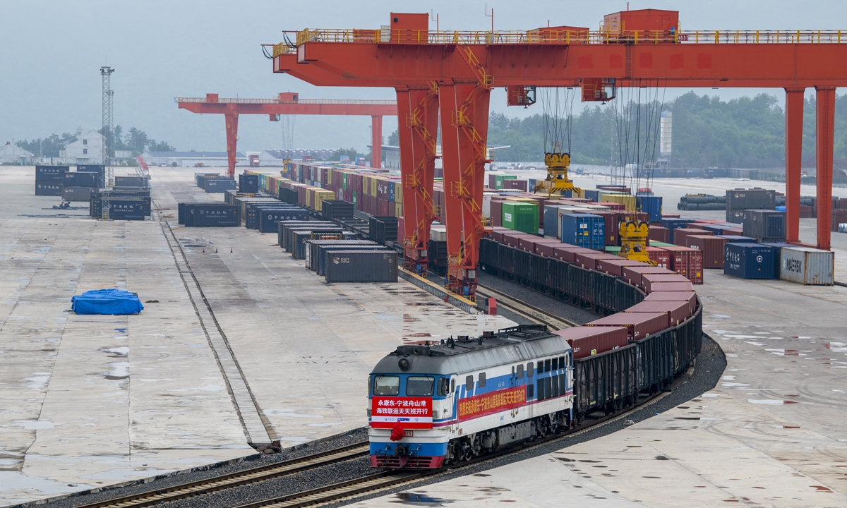 A freight train with containers goes to Ningbo-Zhoushan Port for customs clearance and shipping from Yongkang, east China's Zhejiang Province, April 27, 2022. Yongkang, a global hardware manufacturing hub, started rail-sea intermodal transportation in September 2021. combined service saving about 1,000 yuan ($153) on transportation costs per container.  Photo: VCG