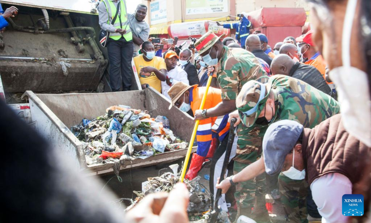 People take part in a cleaning activity on the Kaunda Day in Lusaka, Zambia, on April 28, 2022. Zambians on Thursday marked the inaugural Kaunda Day in honor of the country's founding leader Kenneth Kaunda with a call to promote the value of unity that he espoused.Photo:Xinhua