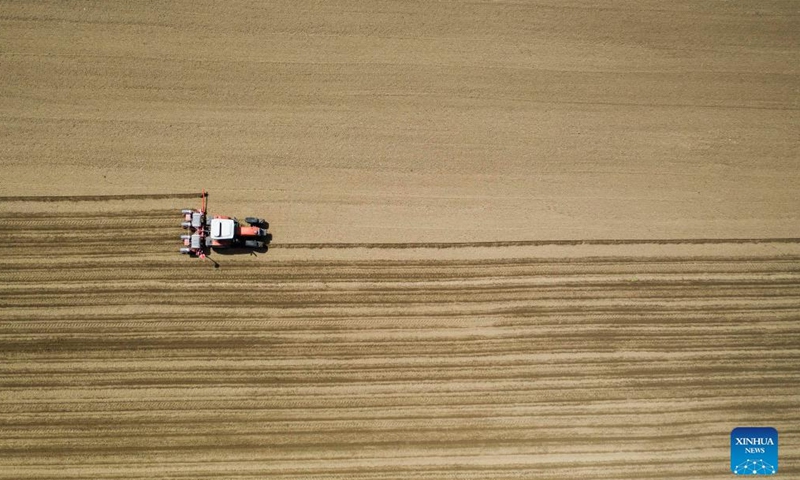 Aerial photo taken on April 25, 2022 shows a tractor sowing cotton seeds in a farm near the village of Plagiari, near the city of Thessaloniki, Greece. According to the website of the European Commission, Greece is the largest cotton producer in Europe, accounting for about 80 percent of the cotton planting area in Europe.Photo:Xinhua
