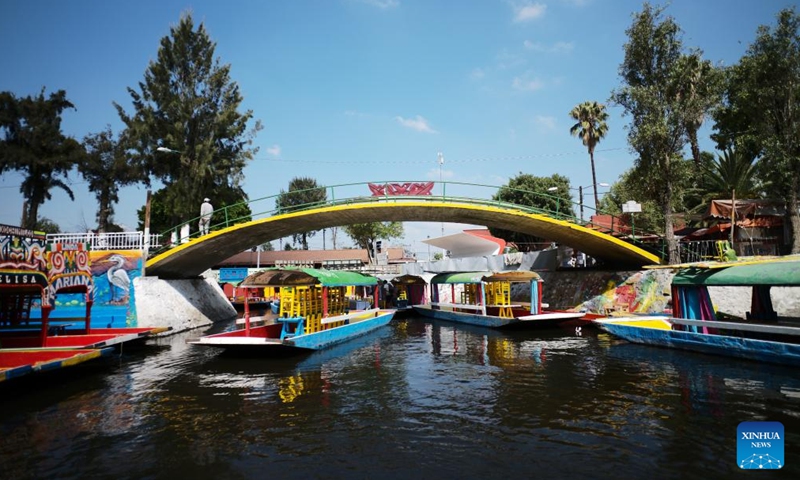 Trajineras are berthed on the lake of Xochimilco, in Mexico City, capital of Mexico, April 27, 2022. Xochimilco was declared in 1987 as World Heritage Site by the UNESCO. A tour on colorful trajineras along its waterways is one of the popular activities for tourists.Photo:Xinhua