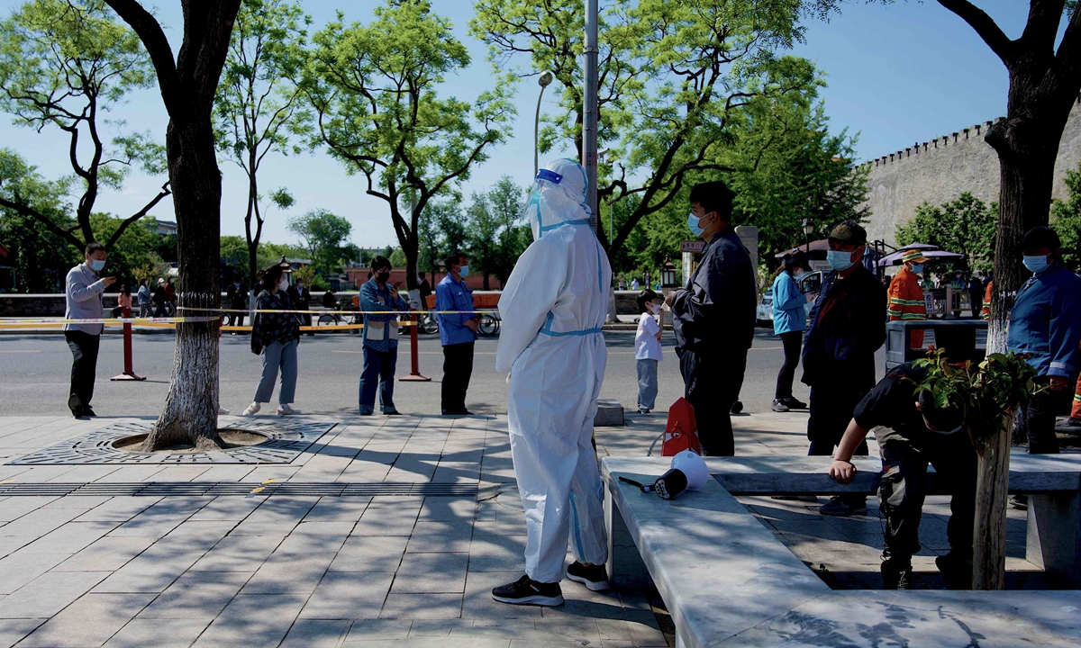 People queue for a swab test to be tested for the Covid-19 coronavirus near the entrance of the Forbidden City in Beijing on May 1, 2022. Photo: CFP