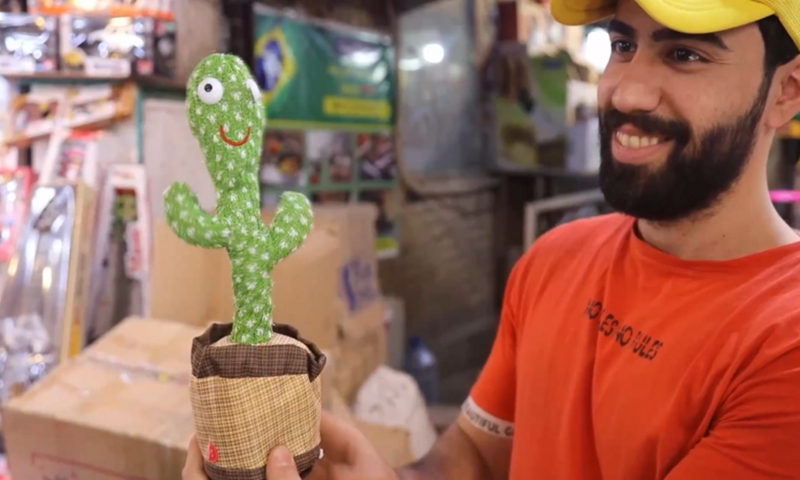 Video screenshot shows an Iraqi merchant demonstrating a fluffy cactus that can sing and dance at a market in Baghdad, Iraq, April 17, 2022.Photo:Xinhua