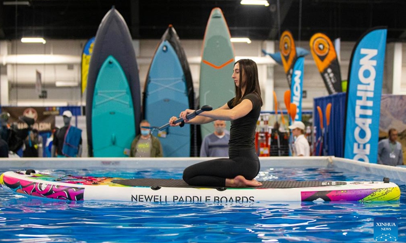 A coach shows the basics of stand up paddle boarding during the 2022 Outdoor Adventure Show in Mississauga, the Greater Toronto Area, Canada, on May 1, 2022.Photo:Xinhua