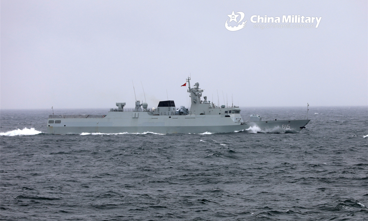 The guided-missile frigate Xiaogan (Hull 615) attached to a frigate flotilla with the navy under the PLA Eastern Theater Command steams in speed during a maritime live-fire training exercise on April 19, 2022. Photo:China Military