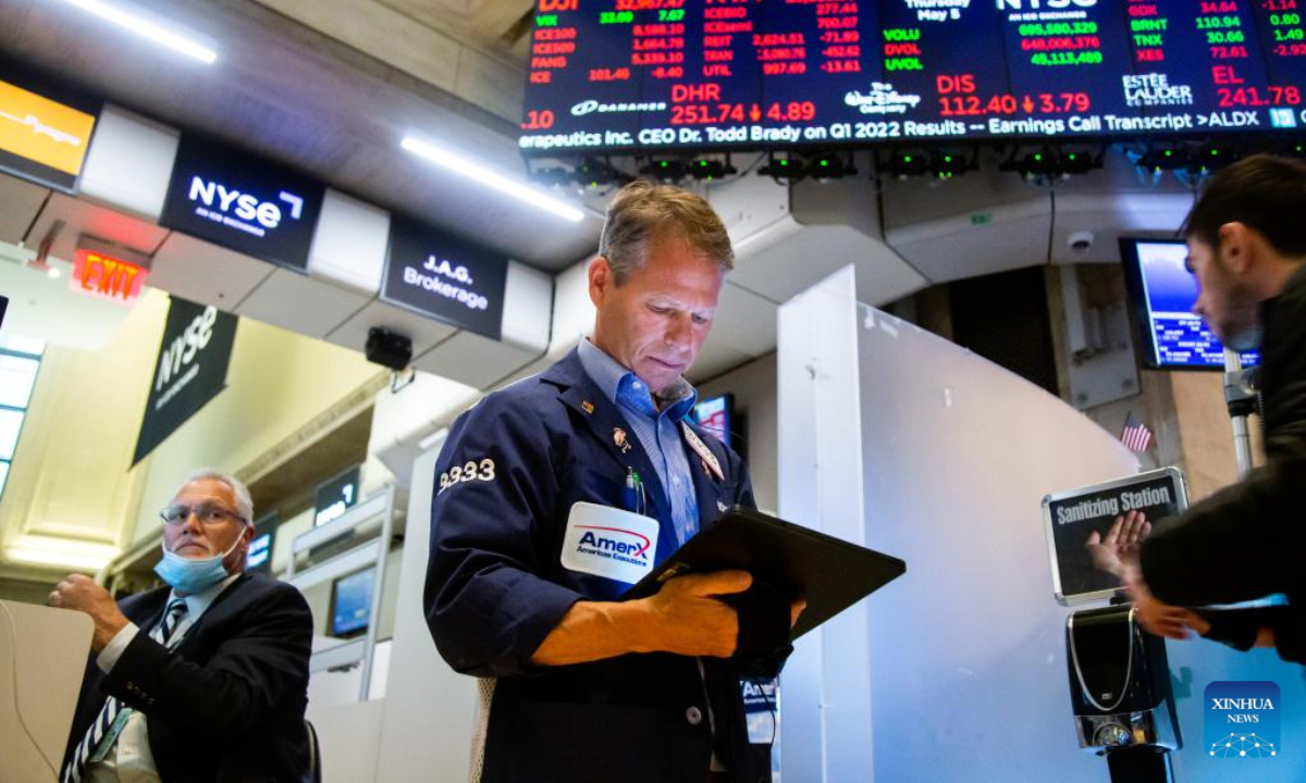 Traders work on the floor of the New York Stock Exchange (NYSE) in New York, the United States, May 5, 2022. Photo:Xinhua