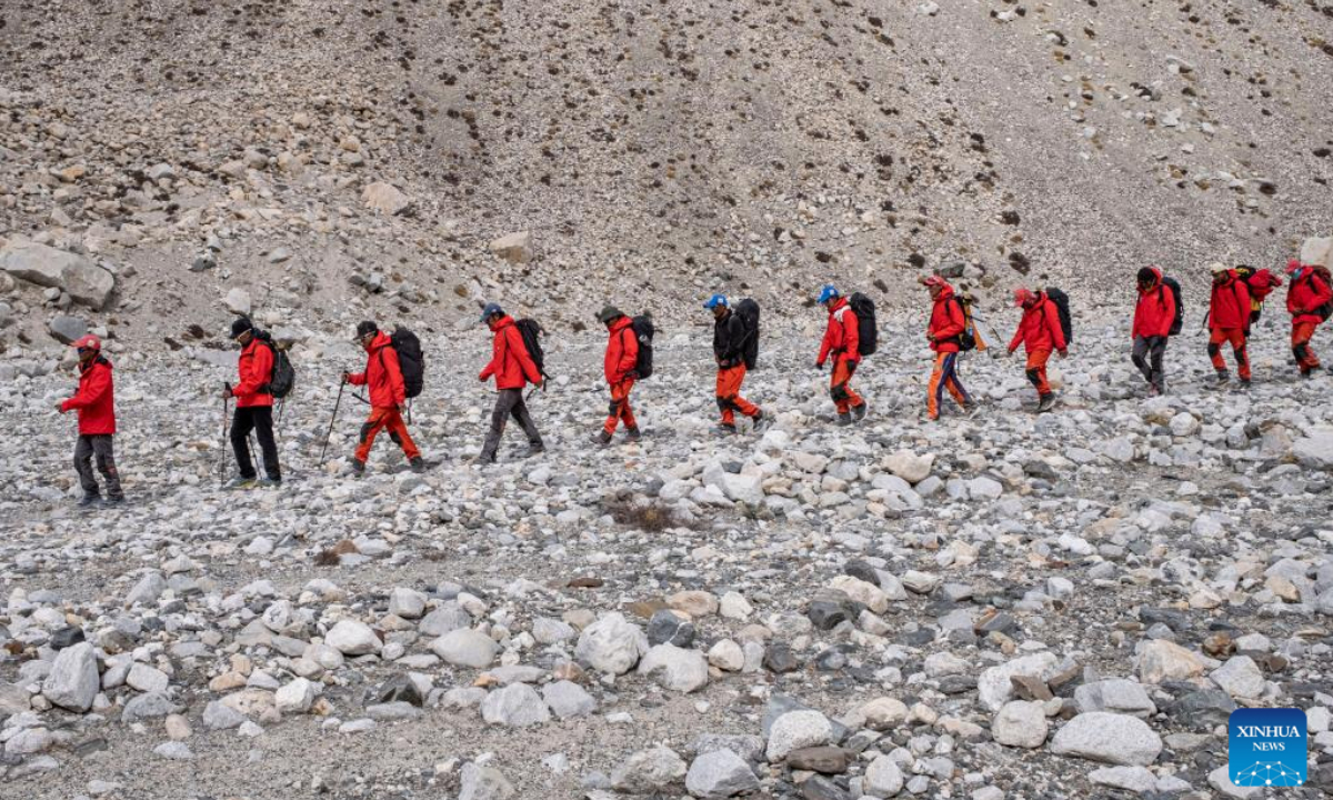 Members of a Chinese scientific expedition team are on the way back to the Mount Qomolangma base camp on May 5, 2022. A Chinese scientific expedition team returned safely to the Mount Qomolangma base camp on Thursday, after reaching the summit of the world's highest peak. All 13 members of the expedition team are in good physical condition. Photo:Xinhua