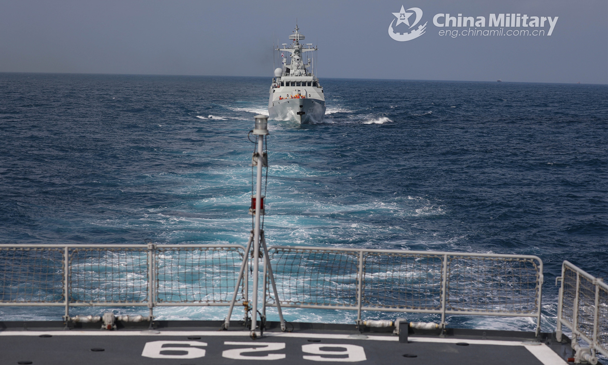 The photo taken on April 8, 2022 shows frigates sail in formation during a combat training exercise somewhere in the South China Sea staged by a frigate flotilla with the navy under the PLA Southern Theatre Command in early April, 2022.Photo:eng.chinamil.com.cn