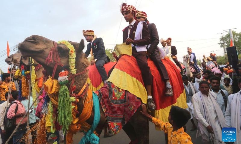Bridegrooms on camels take part in a mass wedding in Bhopal, capital of India's Madhya Pradesh state, May 3, 2022.Photo:Xinhua