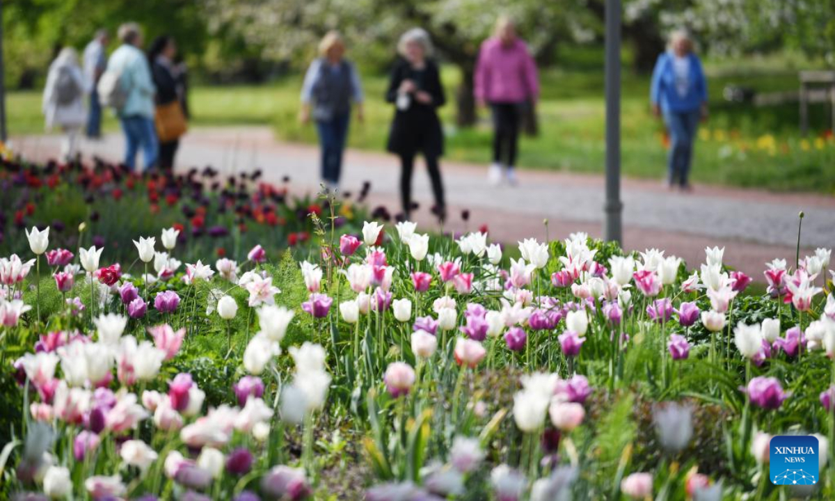 People visit Britzer Garten in Berlin, capital of Germany, May 6, 2022. Photo:Xinhua