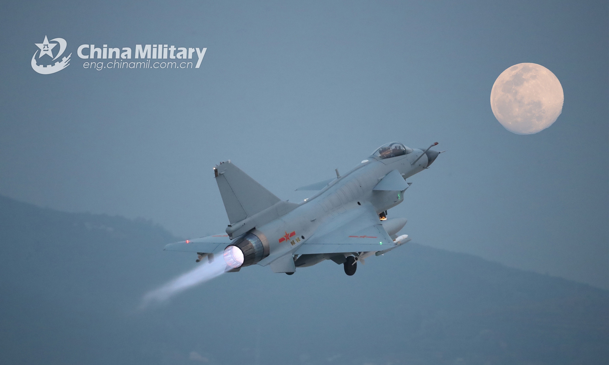 A fighter jet attached to an air force aviation unit under the PLA Southern Theatre Command soars to the sky in an around-the-clock flight training exercise at an air force base on April 18, 2022.Photo:eng.chinamil.com.cn
