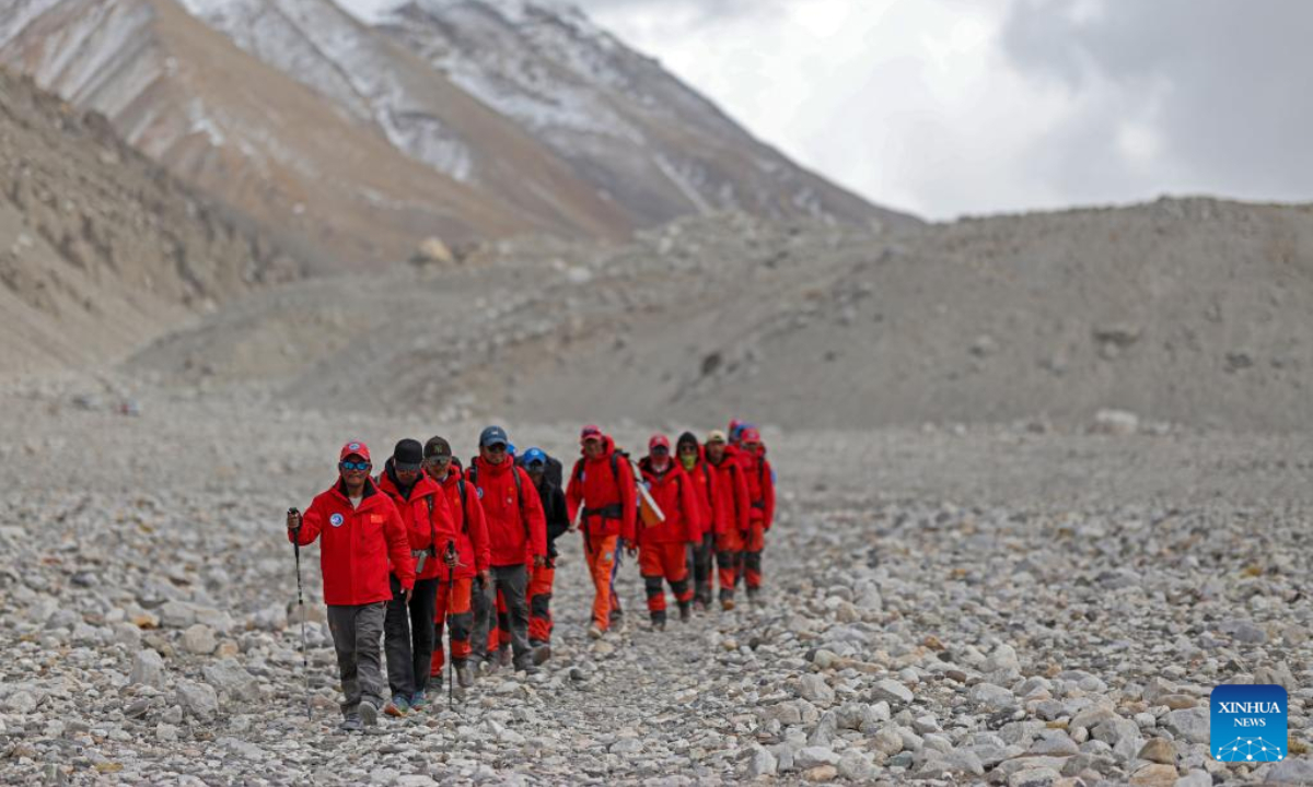Members of a Chinese scientific expedition team are on the way back to the Mount Qomolangma base camp on May 5, 2022. A Chinese scientific expedition team returned safely to the Mount Qomolangma base camp on Thursday, after reaching the summit of the world's highest peak. All 13 members of the expedition team are in good physical condition. Photo:Xinhua