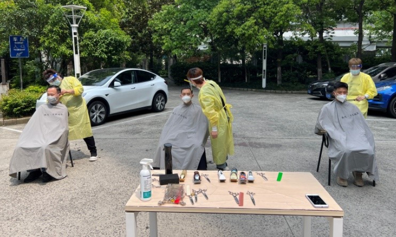 Three hairdressers cut hair for residents of Shanghai's Zhichun community in Putuo district on May 2, 2022. Photo: Courtesy of Jinlingyuan neighborhood committee