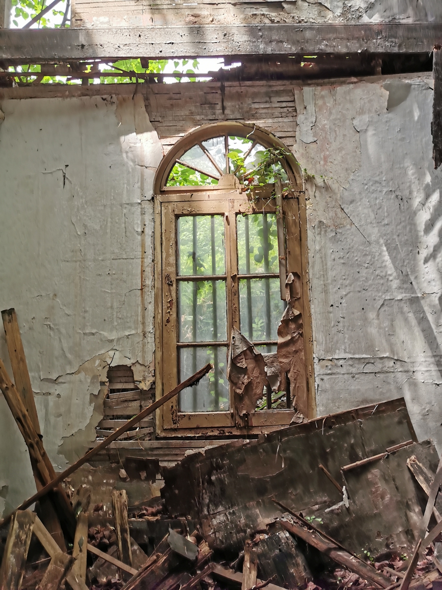 The old site of Little & CO in Chongqing 
Above: The Little & CO building before restoration Photos: Courtesy of Si Wei