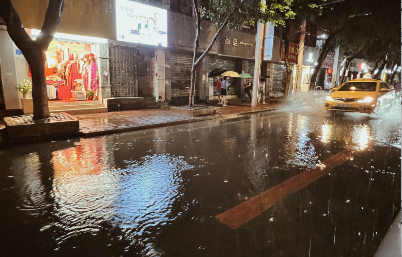 Guangzhou in South China’s Guangdong Province suffered a rainstorm on April 23, 2022. Photo: VCG